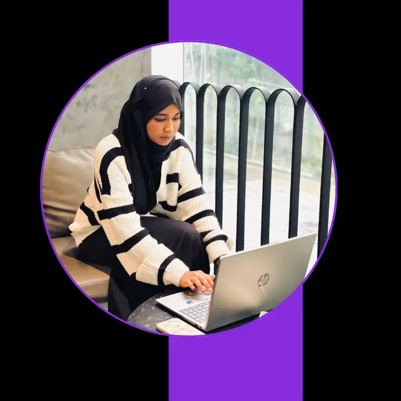 Shifa Henna, best digital marketing analyst in Kuwait working on digital strategy